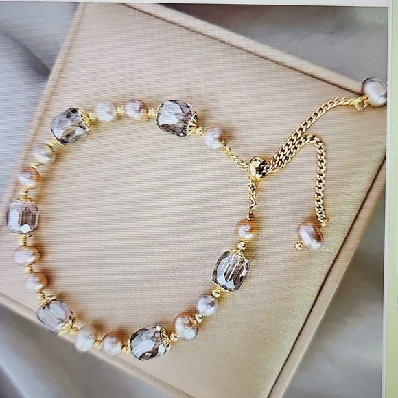 NWT Elegant Gold and Cream Pearl Bracelet Chinese Style - Picture 2 of 6